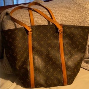 AUTHENTIC LOUIS VUITTON SAC SHOPPING
